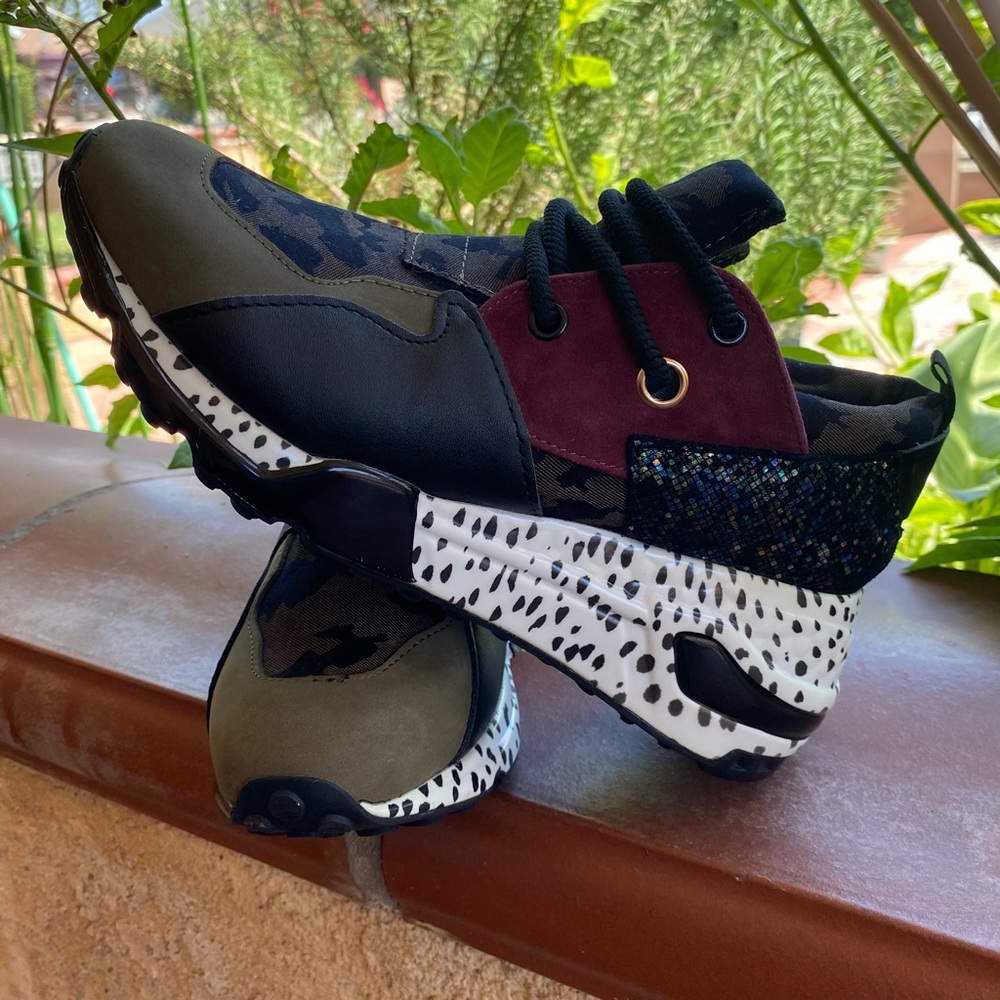 NEW Steve Madden Fashion Sneakers (Size 7.5)